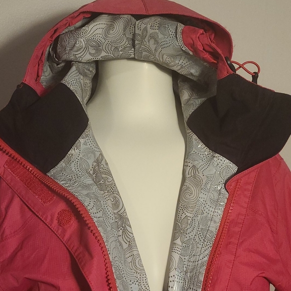MEC Womens Aquanator Rain jacket in Small - Picture 13 of 16